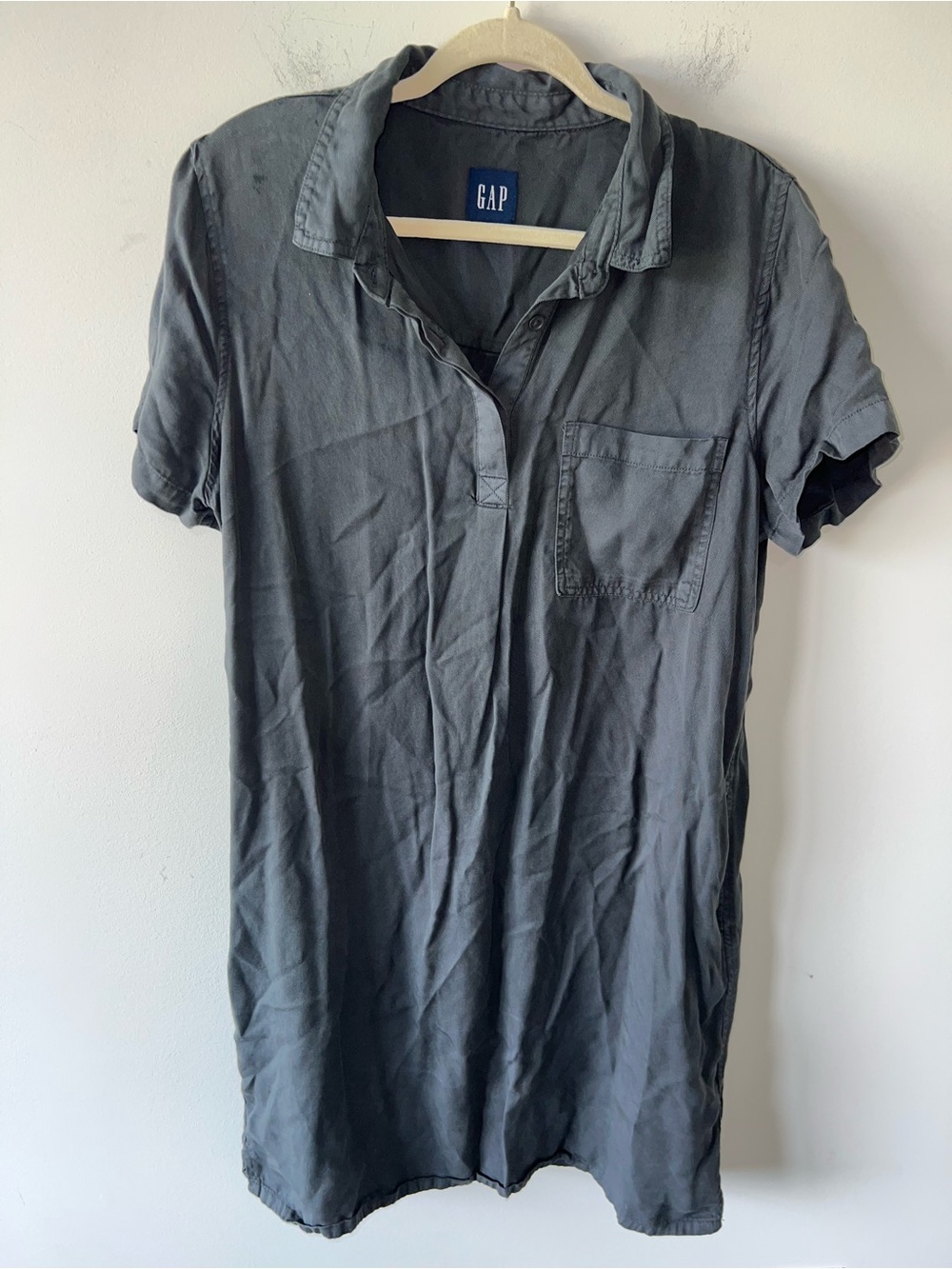 GAP Women’s Short-Sleeve Popover Dress in Charcoal Gray Lyocell Lightweight